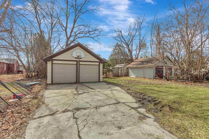 829 Prospect Ave, Oshkosh, WI 54901