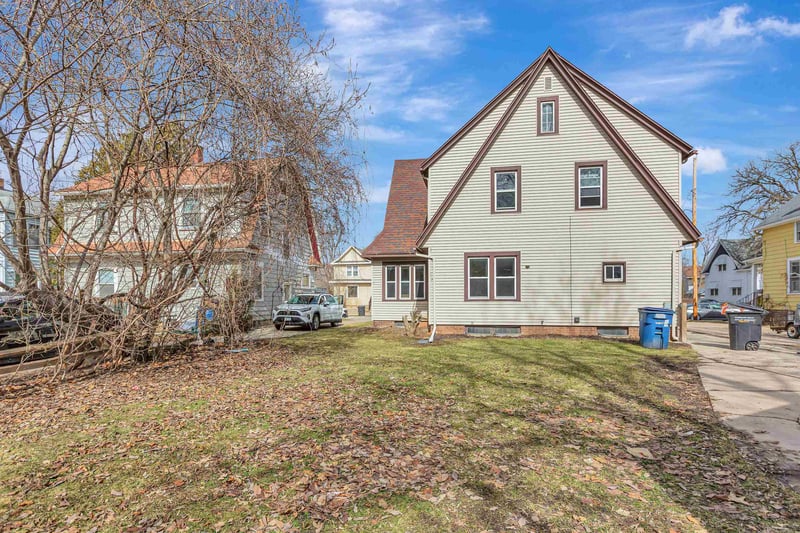 829 Prospect Ave, Oshkosh, WI 54901