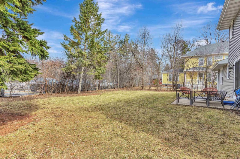 932 Vine Ave, Oshkosh, WI 54901