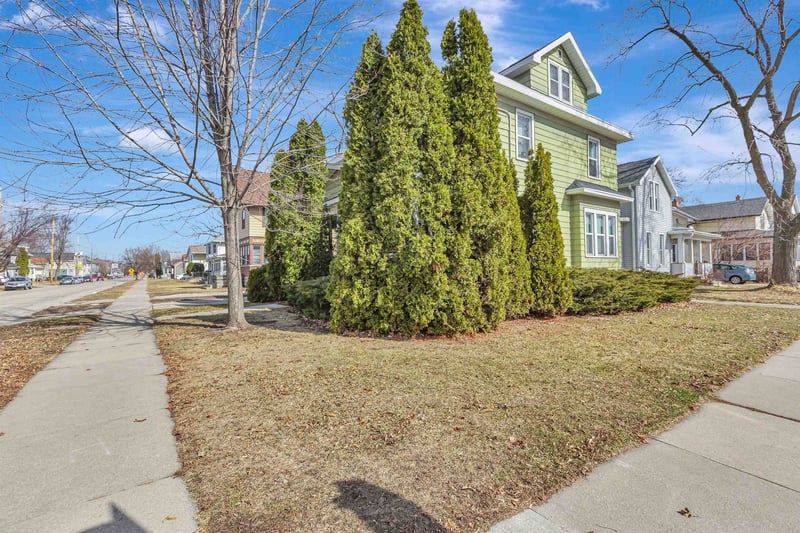 704 Wisconsin St, Oshkosh, WI 54901