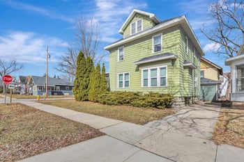 704 Wisconsin St, Oshkosh, WI 54901