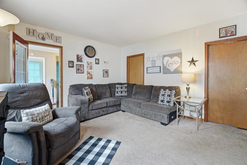 613 Shawano Ave, Oshkosh, WI 54901