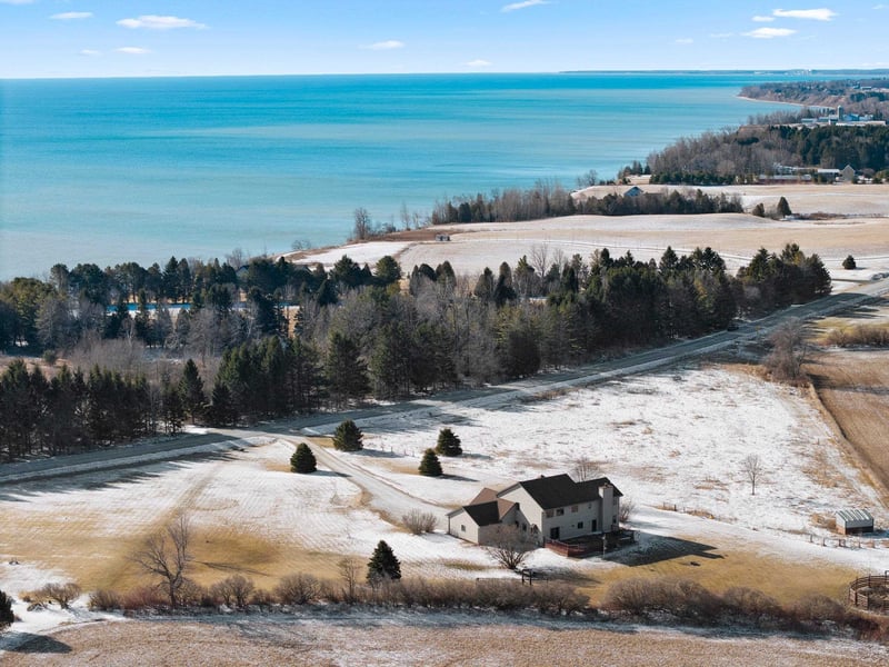 N2729 Lakeshore Rd, Kewaunee, WI 54216