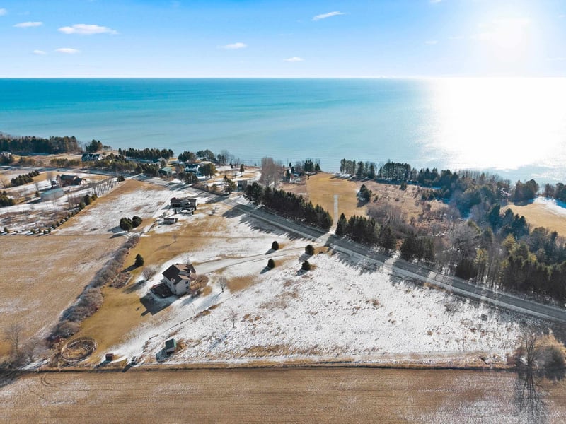 N2729 Lakeshore Rd, Kewaunee, WI 54216