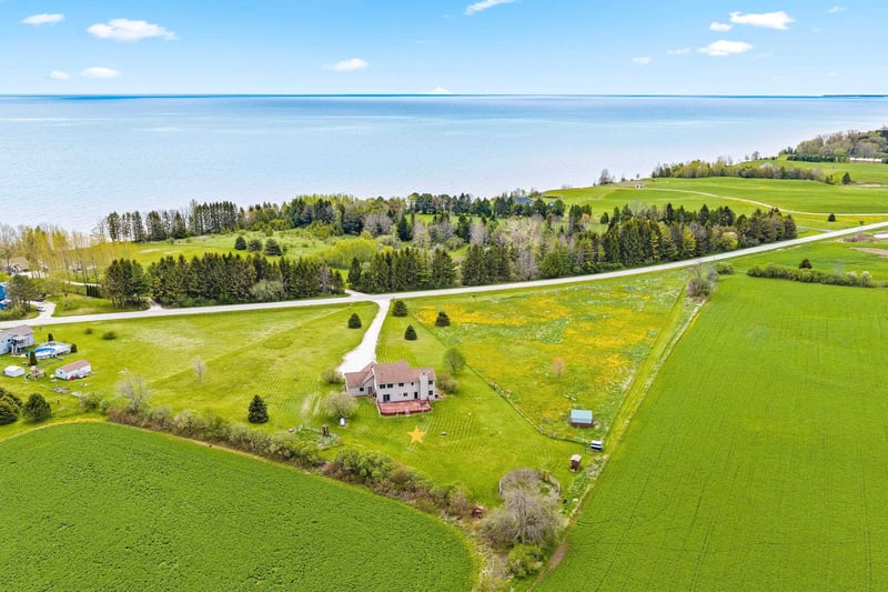 N2729 Lakeshore Rd, Kewaunee, WI 54216