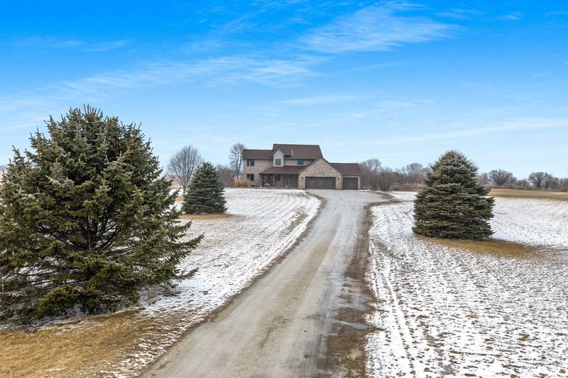N2729 Lakeshore Rd, Kewaunee, WI 54216