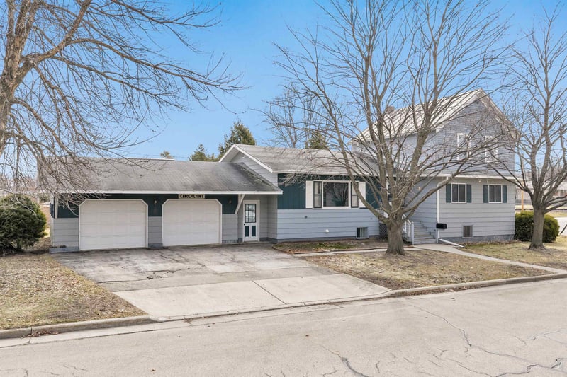 147 Messenger Ave, Oconto, WI 54153