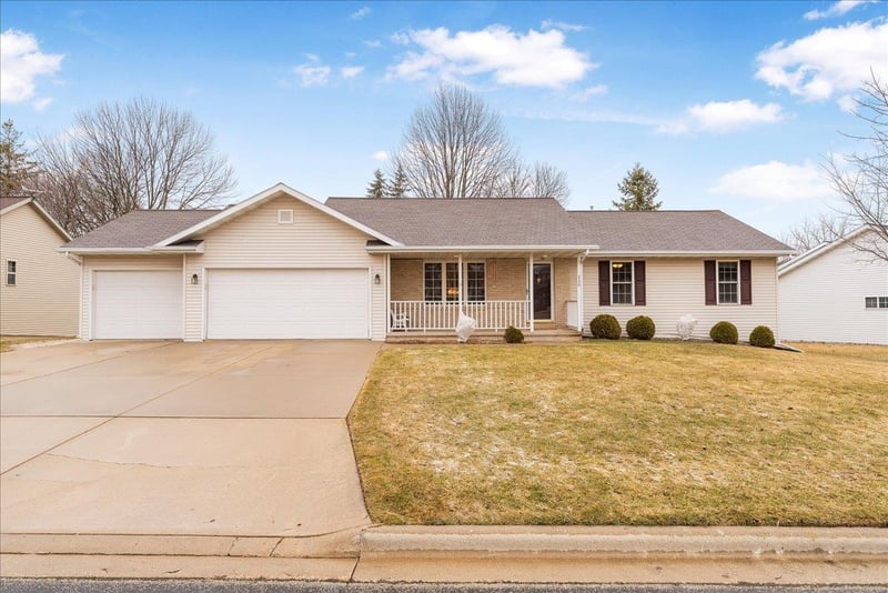 230 Haven Ct, Luxemburg, WI 54217-0000