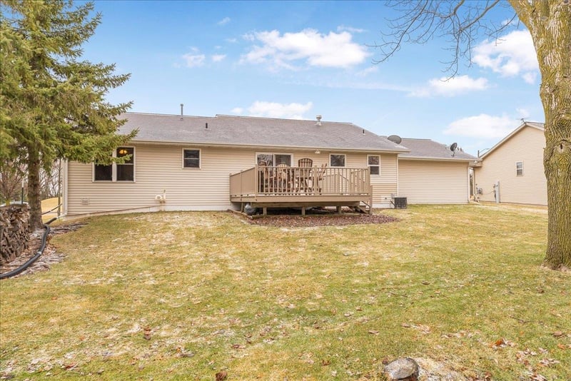 230 Haven Ct, Luxemburg, WI 54217-0000