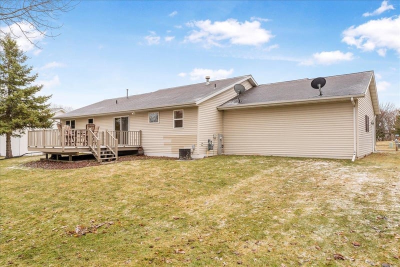 230 Haven Ct, Luxemburg, WI 54217-0000