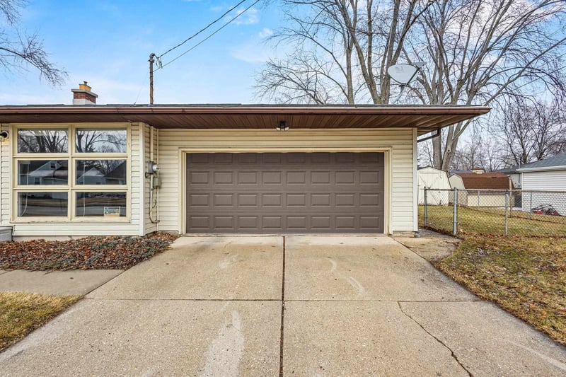 1062 Liberty St, Green Bay, WI 54304