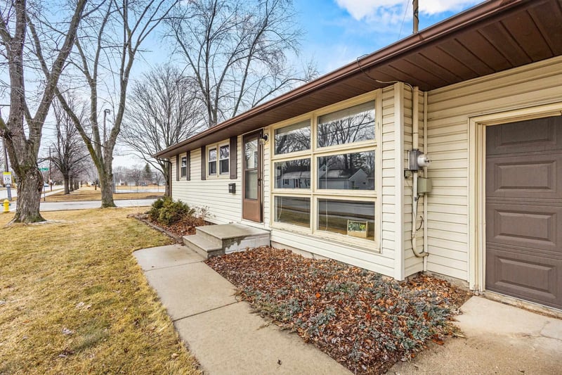 1062 Liberty St, Green Bay, WI 54304