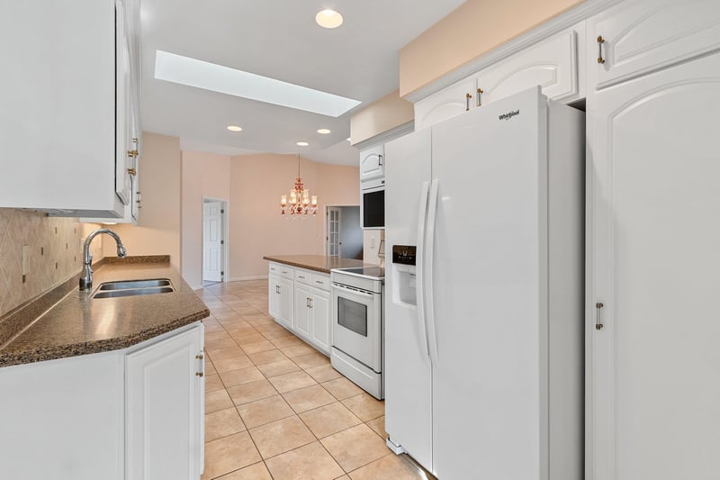 1617 Twin Lakes Cir, Green Bay, WI 54311-5636