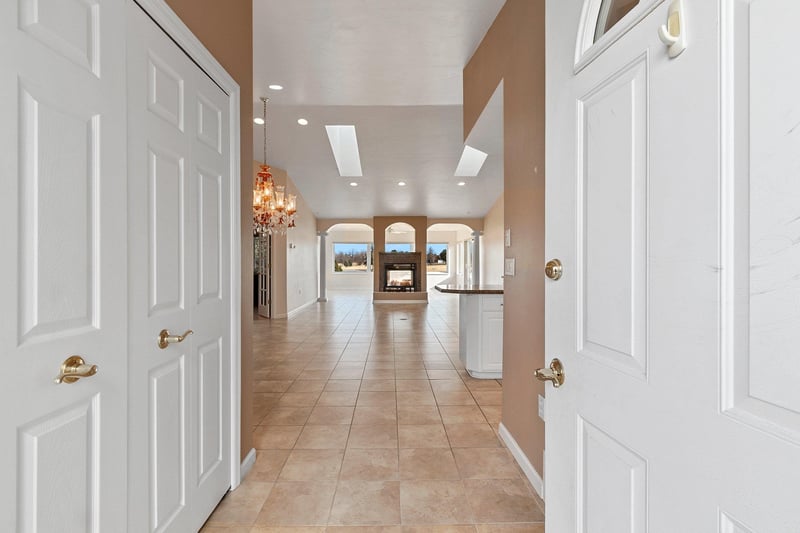 1617 Twin Lakes Cir, Green Bay, WI 54311-5636