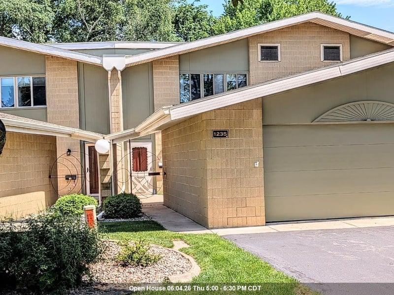 1235 Nicolet Cir, Appleton, WI 54914