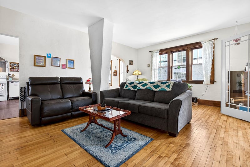 614 6th St, Appleton, WI 54911