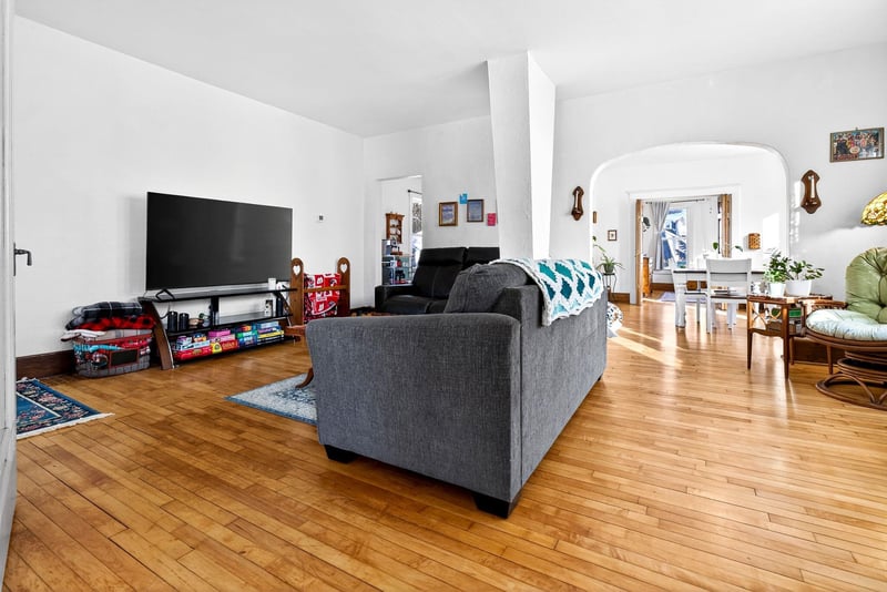 614 6th St, Appleton, WI 54911