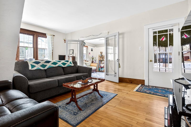 614 6th St, Appleton, WI 54911