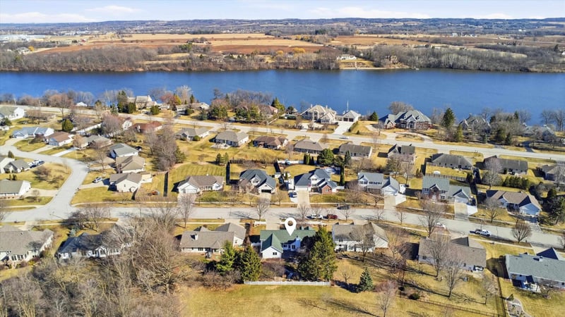 2336 Hopf Ln, De Pere, WI 54115
