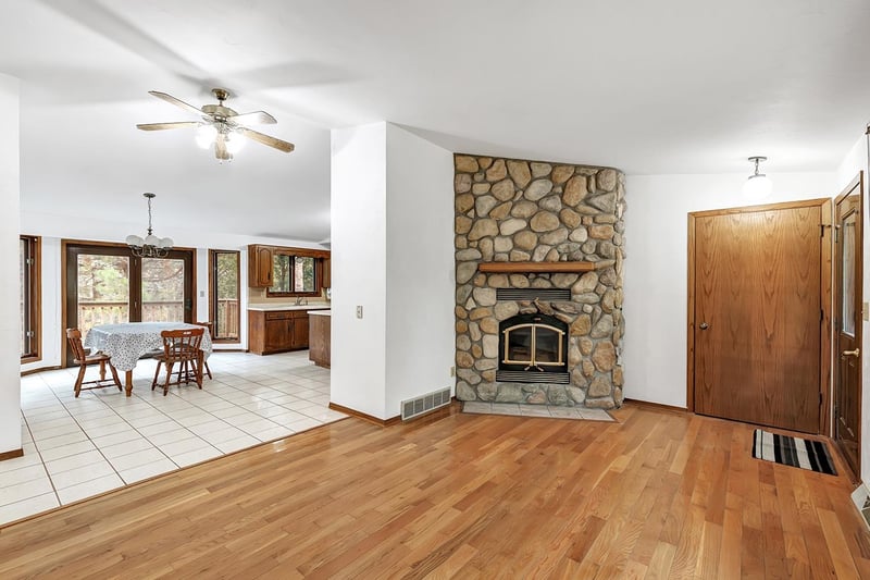 2462 Bluestone Pl, Green Bay, WI 54311