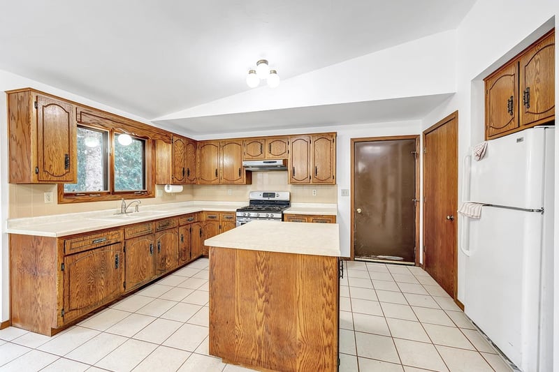 2462 Bluestone Pl, Green Bay, WI 54311