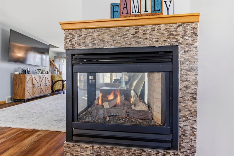 N1371 Fawn Ridge Ct, Greenville, WI 54942