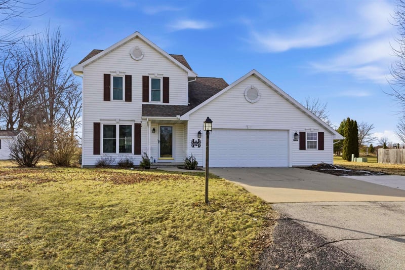 N1371 Fawn Ridge Ct, Greenville, WI 54942