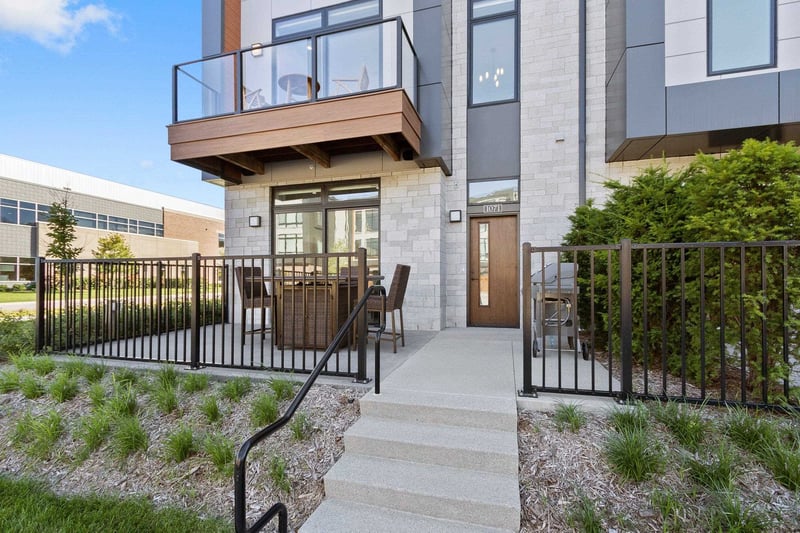 1071 Brookwood Dr, Green Bay, WI 54304