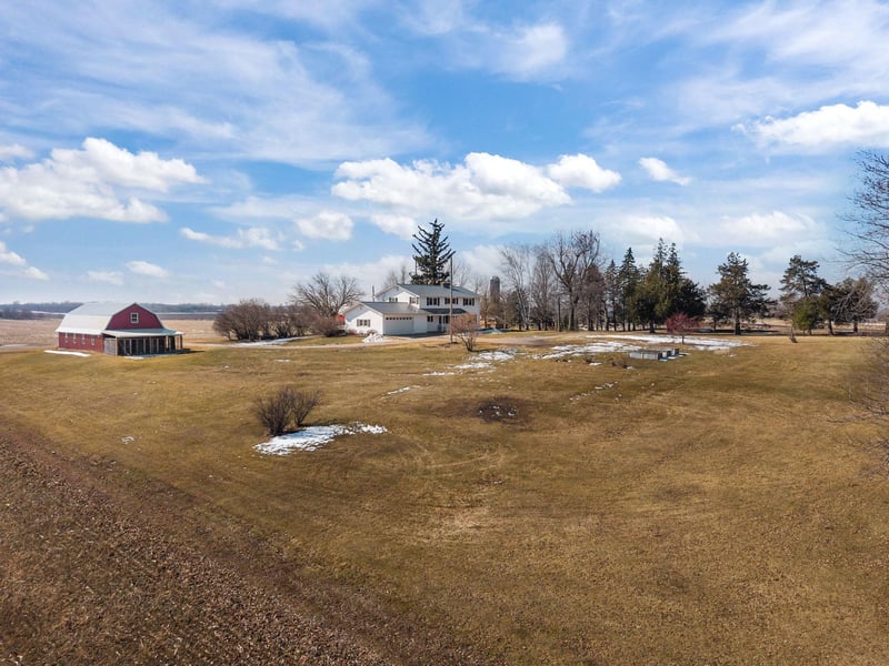 2284 Waukau Rd, Omro, WI 54963