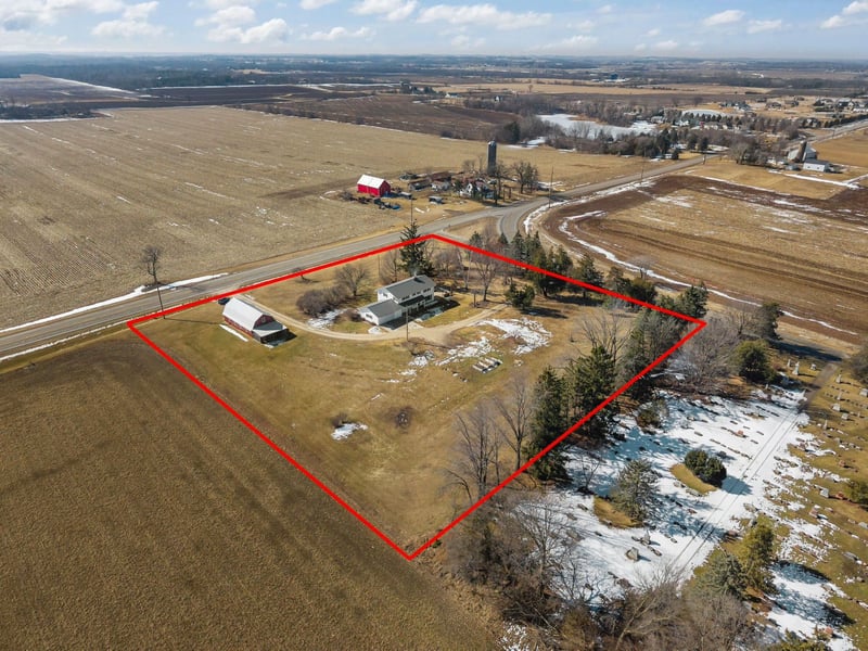 2284 Waukau Rd, Omro, WI 54963