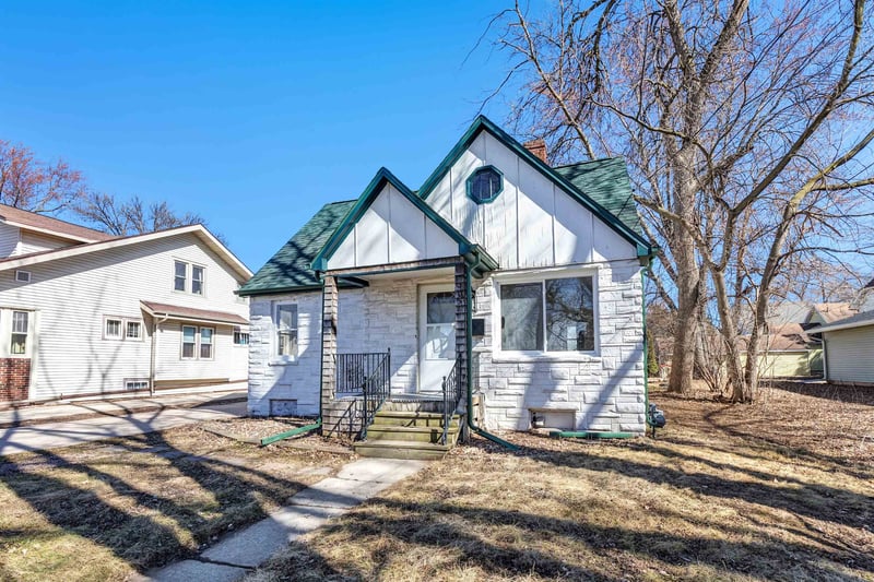 405 2nd St, Neenah, WI 54956