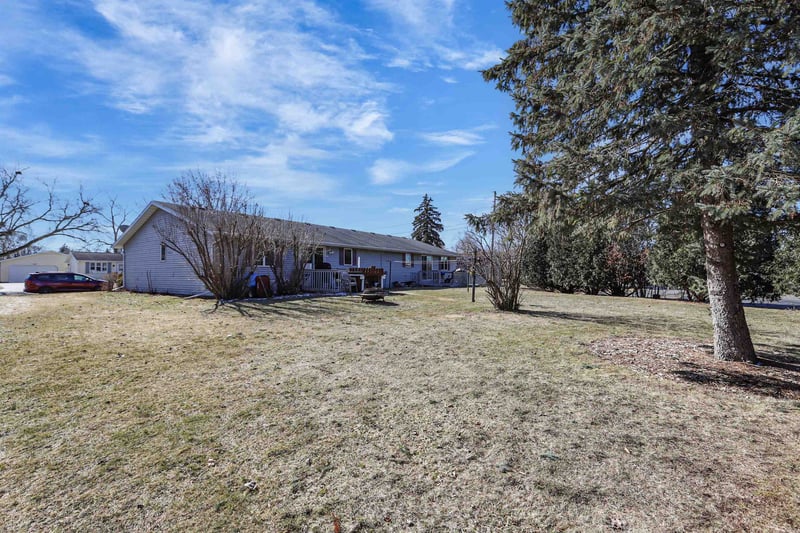 601 Forest St, Black Creek, WI 54106