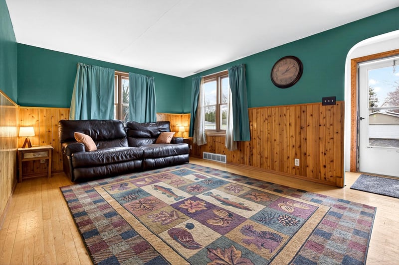 936 Lincoln St, Menasha, WI 54952-2516