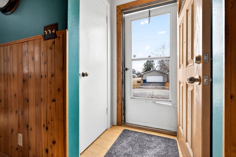 936 Lincoln St, Menasha, WI 54952-2516