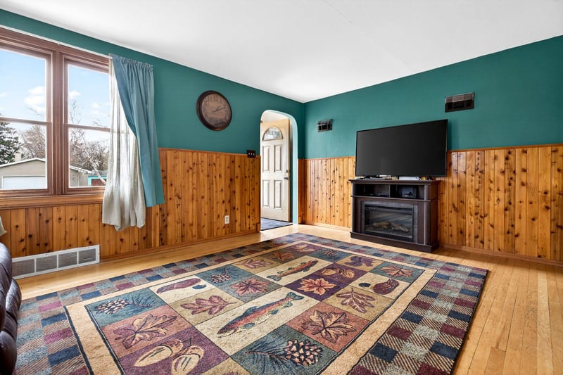 936 Lincoln St, Menasha, WI 54952-2516