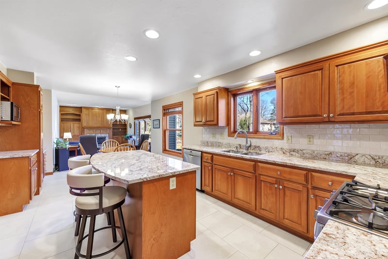 1460 Woodmont Way, Ashwaubenon, WI 54313