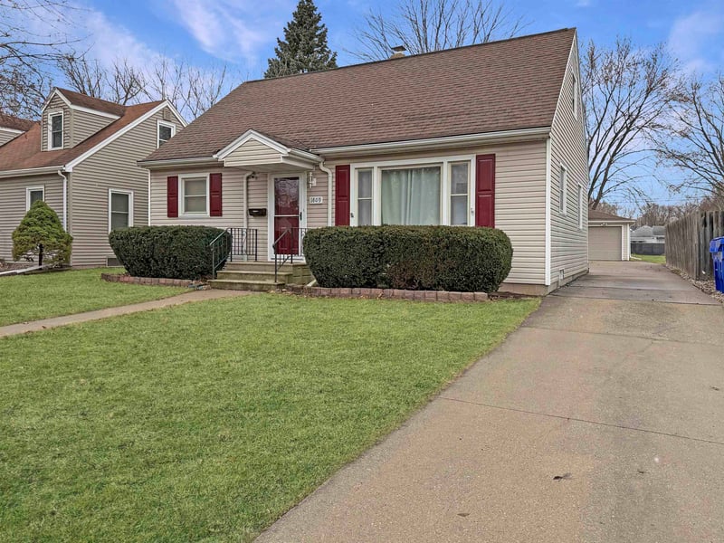 1809 Charlotte St, Appleton, WI 54911-0000