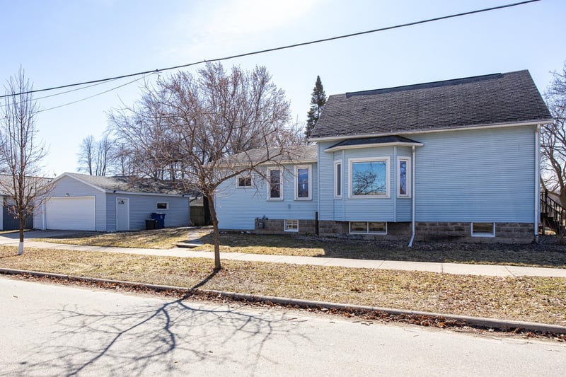 901 Greenwood Ave, Green Bay, WI 54304-2608