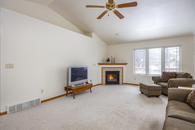 486 Wyldewood Dr #B, Oshkosh, WI 54904-8603