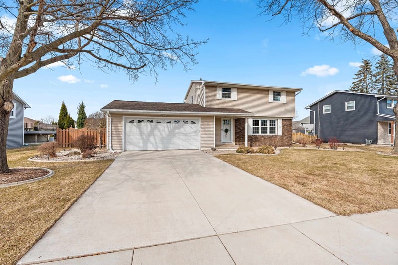 762 St Josephs St, De Pere, WI 54115