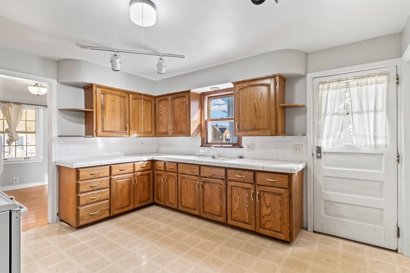 2007 Division St, Appleton, WI 54911