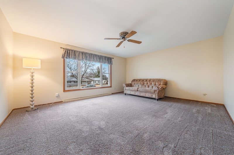 927 Orchard Dr, Seymour, WI 54165