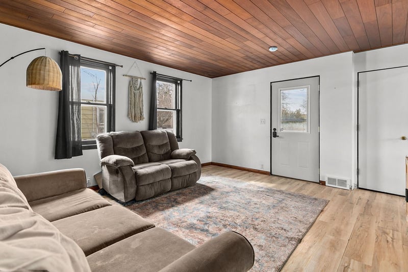 1044 Grand St, Oshkosh, WI 54901