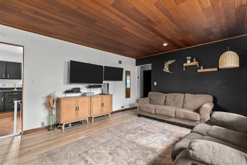 1044 Grand St, Oshkosh, WI 54901