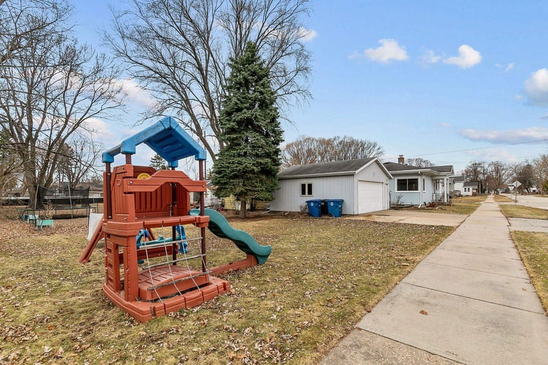 1044 Grand St, Oshkosh, WI 54901