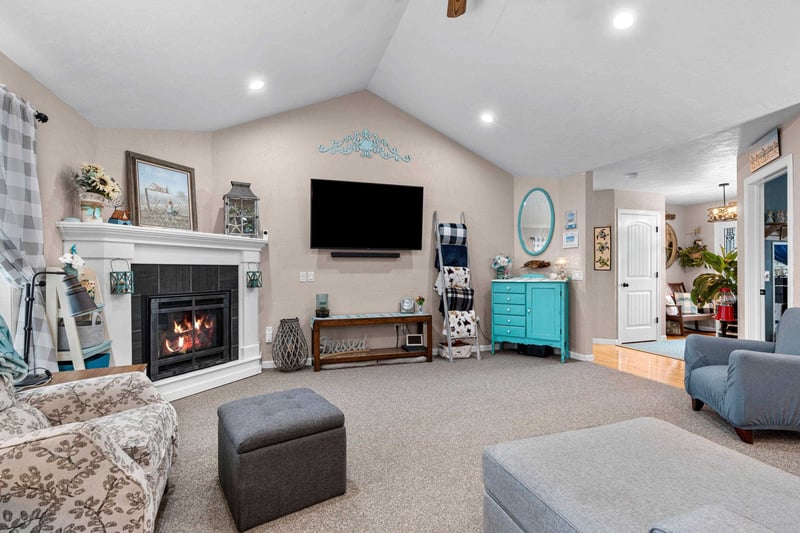 833 Whispering Way, Omro, WI 54963
