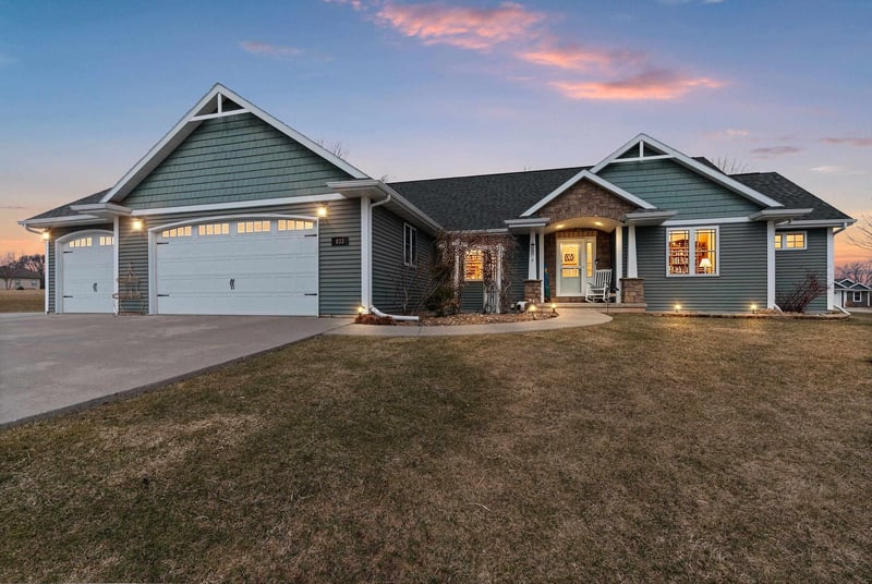 833 Whispering Way, Omro, WI 54963