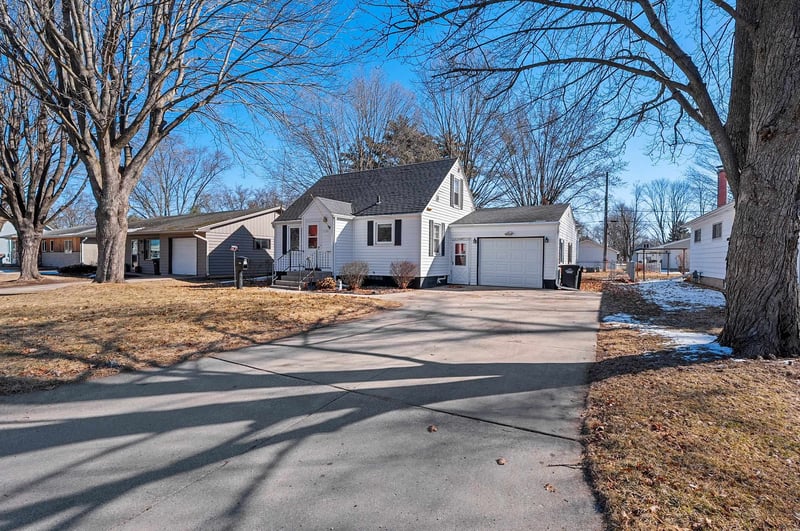 1136 Bartlett St, Shawano, WI 54166