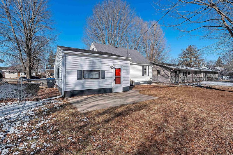 1136 Bartlett St, Shawano, WI 54166