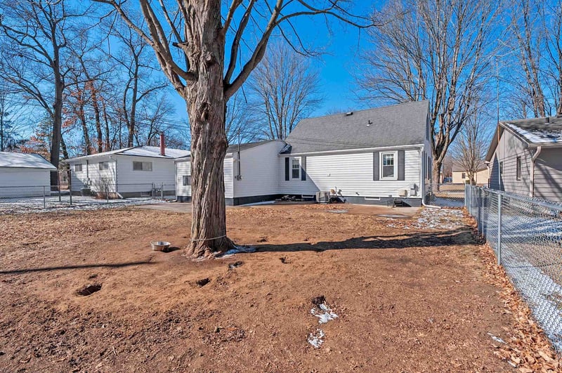 1136 Bartlett St, Shawano, WI 54166